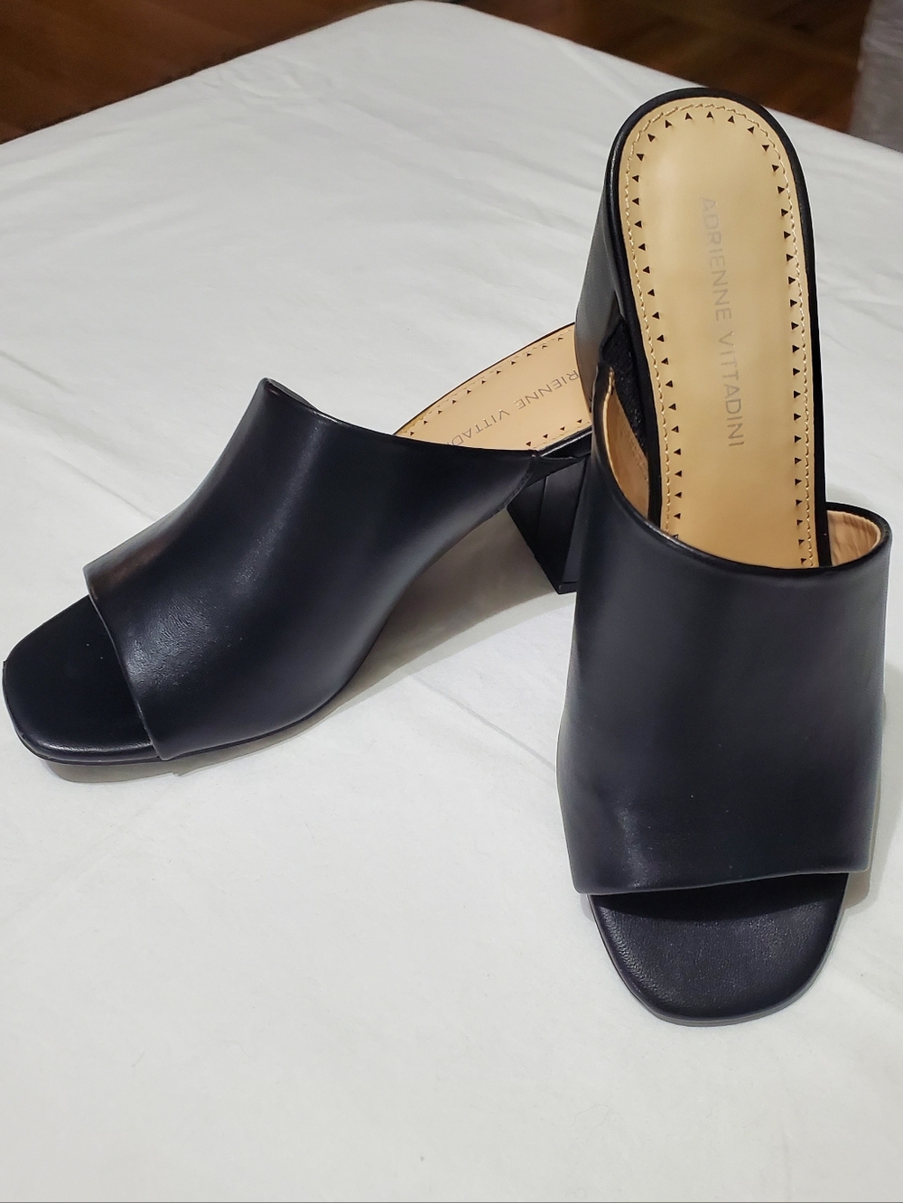Adrienne Vittadini Black Leather Mule Heels Block Heel Slip On Minimalist